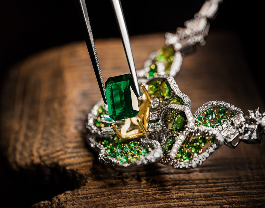 Изумруды, бриллианты и цавориты колье Dior Rose Vitrail